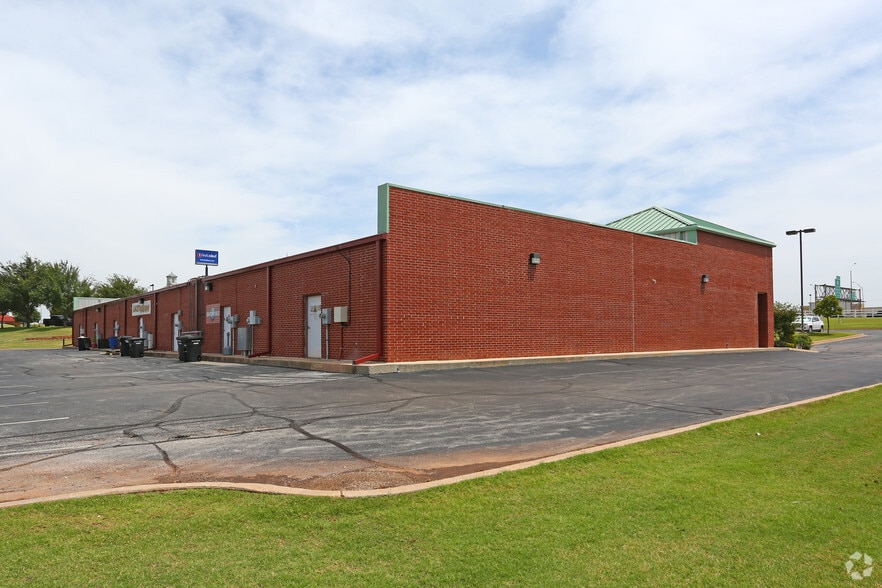 More Photos Of 2309 S I-35 Service Rd, Moore Storefront For Lease