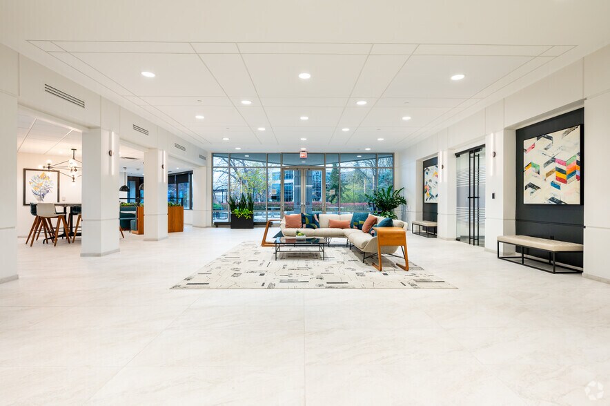 More Photos Of 310 E 96th St, Indianapolis Office For Lease