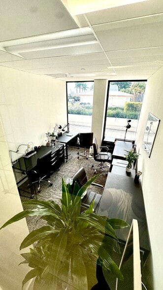 More Photos Of 600 NE 36th St, Miami Apartments For Lease