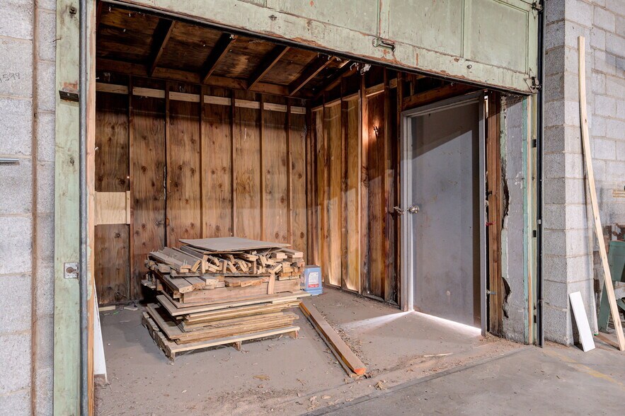 More Photos Of 515 Kings of Leon Ln, Oklahoma City Manufacturing For Sale