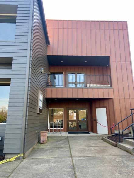 More Photos Of 675 Orchard Heights Rd, Salem Medical For Lease