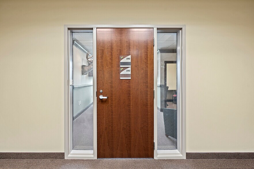 More Photos Of 19440 Golf Vista Plz, Lansdowne Medical For Lease