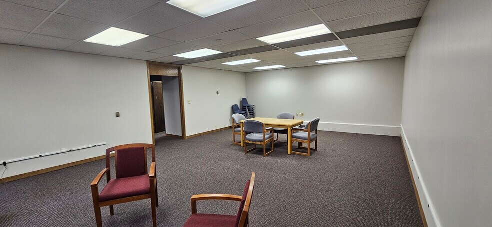 More Photos Of 1010 Oak Ridge Dr, Eau Claire Loft Creative Space For Lease