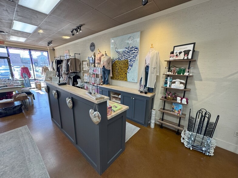 More Photos Of 6300 Poplar Ave, Memphis Storefront For Lease