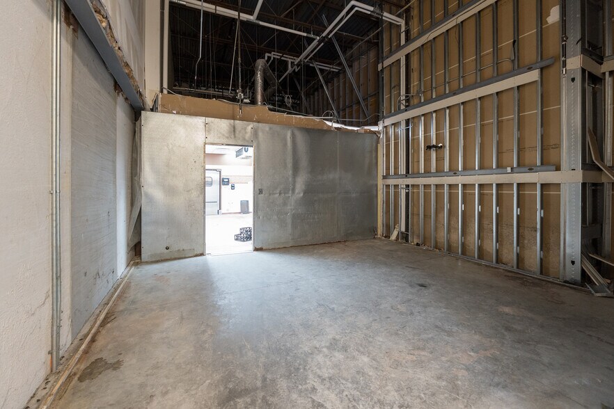 More Photos Of 3253 Dodge St, Omaha Hotel For Sale
