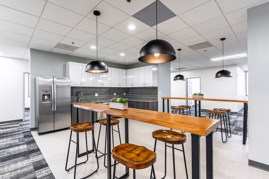 More Photos Of 3390 Peachtree Rd NE, Atlanta Office For Lease