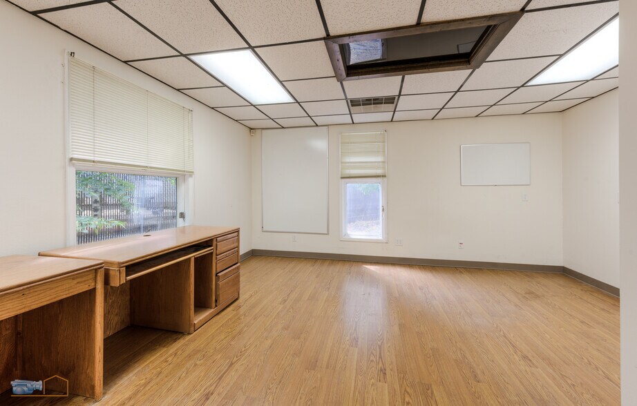 More Photos Of 1243 S Sherman Dr, Longmont Warehouse For Lease