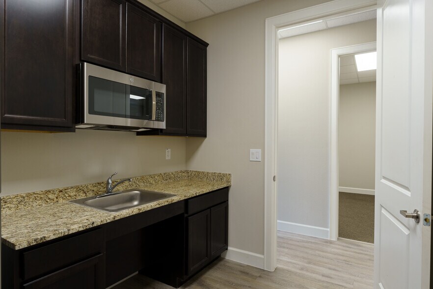 More Photos Of 25145 Star Lane, Katy Medical For Sale