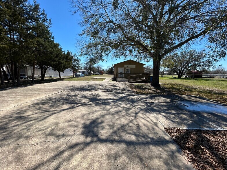 More Photos Of 1006 Spur 515 St, Navasota Restaurant For Lease