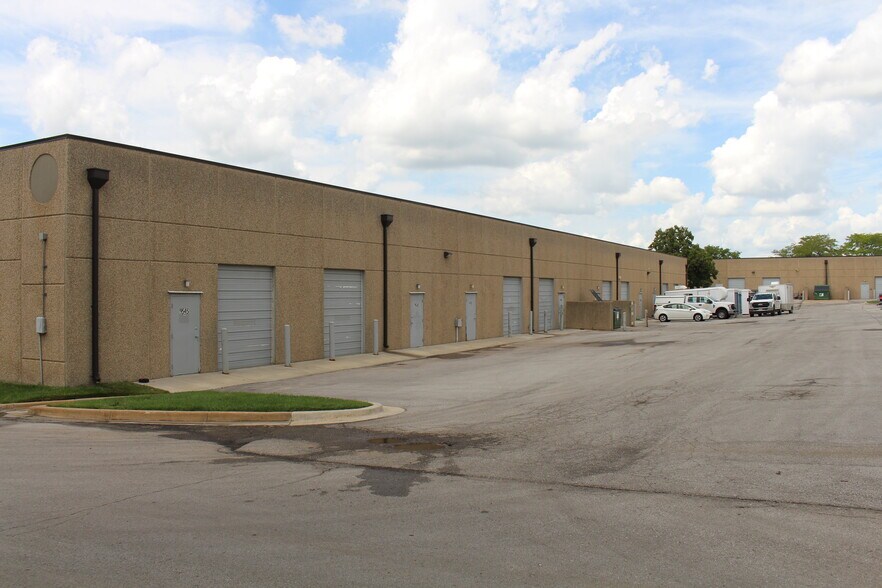 More Photos Of 14631-14651 W 95th St, Lenexa Unknown For Lease