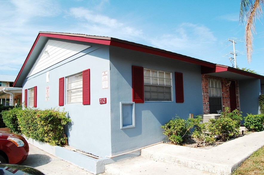 More Photos Of 712-714 S F St, Lake Worth Apartments For Sale
