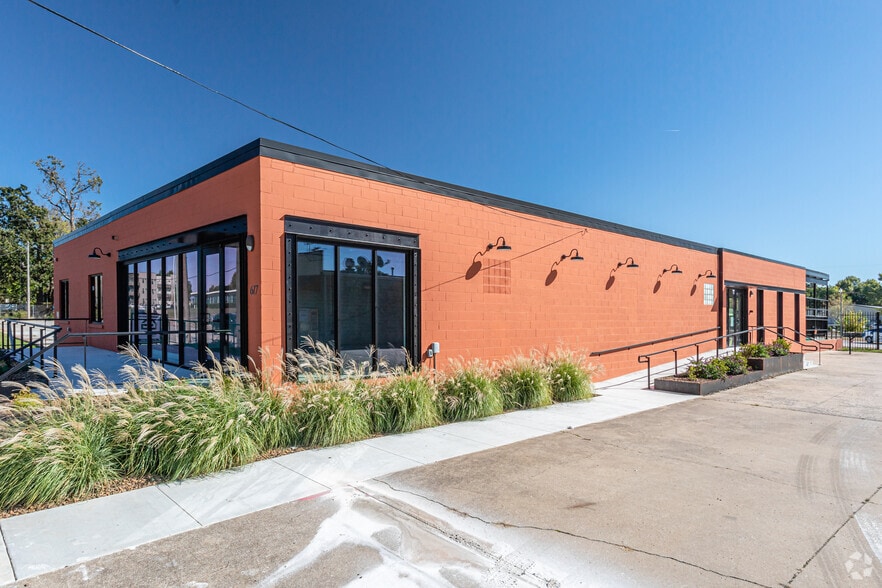 More Photos Of 617 E Emma Ave, Springdale Office For Lease