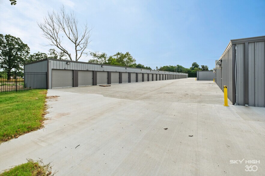 More Photos Of 753 W Pleasant Grove Rd, Rogers Self Storage For Sale