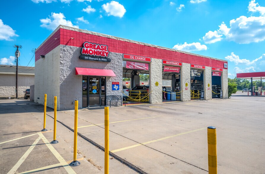 More Photos Of 309 S Timberland Dr, Lufkin Auto Repair For Sale