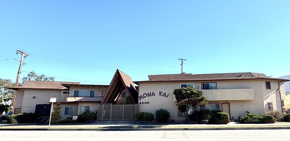 Primary Photo Of 4600 Sawtelle Blvd, Los Angeles Apartments For Sale