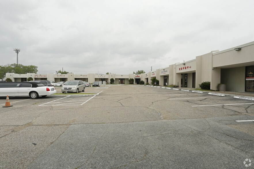 More Photos Of 5855 Sovereign Dr, Houston Office For Lease