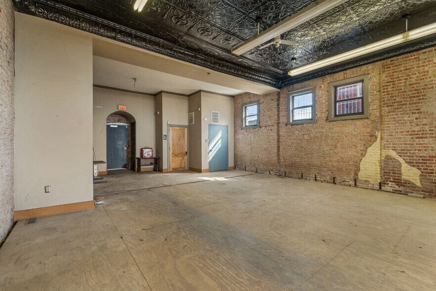 More Photos Of 2510 E 85th St, Kansas City Flex For Sale