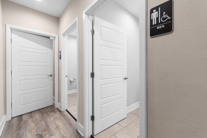 More Photos Of 2720 NW 6th St, Gainesville Medical For Lease