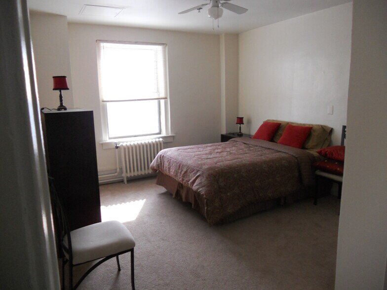 More Photos Of 7 S Stolp Ave, Aurora Apartments For Lease