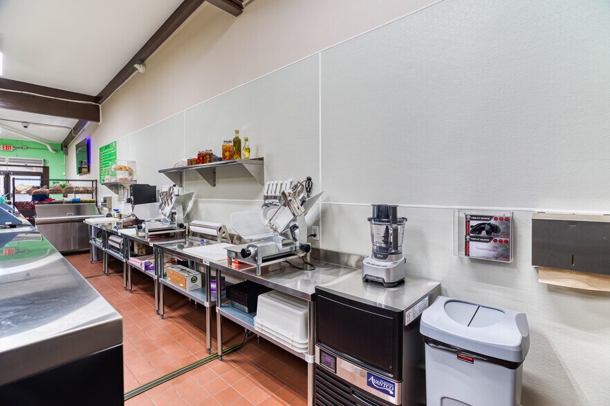 More Photos Of 10124-10138 Topanga Canyon Blvd, Chatsworth General Retail For Sale