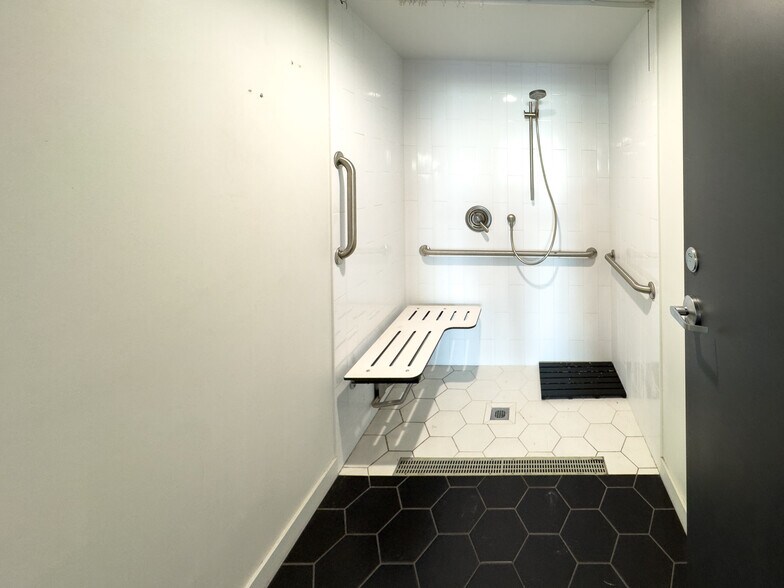 More Photos Of 1250 E Burnside St, Portland Apartments For Lease