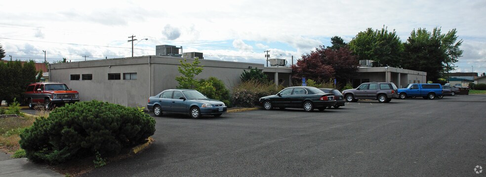 More Photos Of 1251-1261 Lancaster Dr NE, Salem Medical For Lease