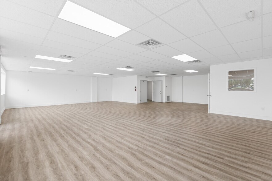 More Photos Of 7604 Broadway Ave, Tampa Freestanding For Lease