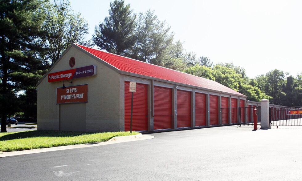 More Photos Of 1751 Old Meadow Rd, McLean Self Storage For Lease