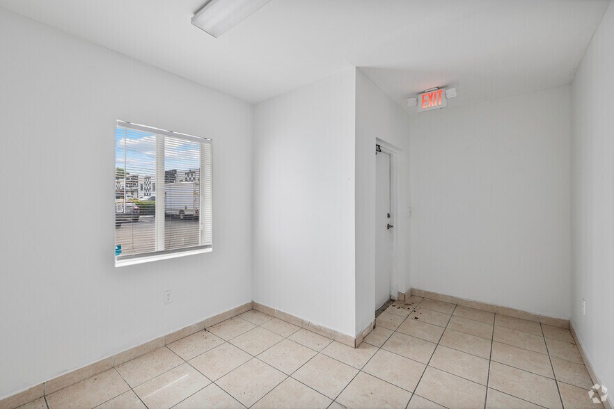 More Photos Of 13420-13432 NW 38th Ct, Opa Locka Warehouse For Lease