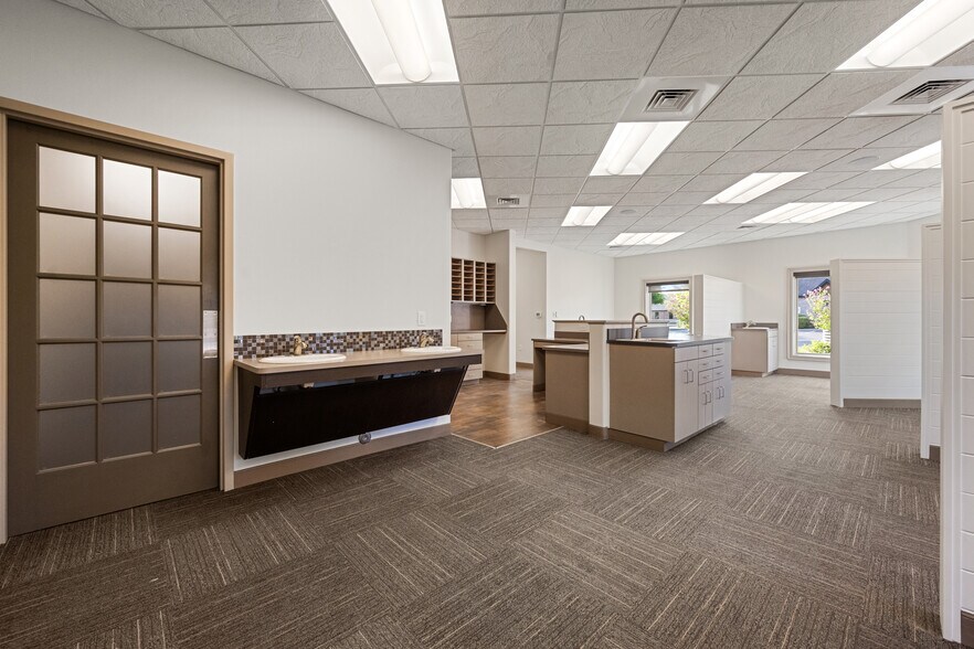 More Photos Of 6102 82nd St, Lubbock Medical For Lease