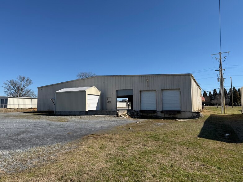 More Photos Of 1913 US 41 Hwy SW, Calhoun Flex For Lease