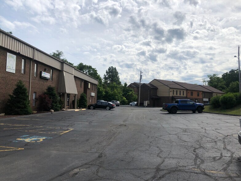 More Photos Of 501 Valleybrook Rd, McMurray Loft Creative Space For Lease