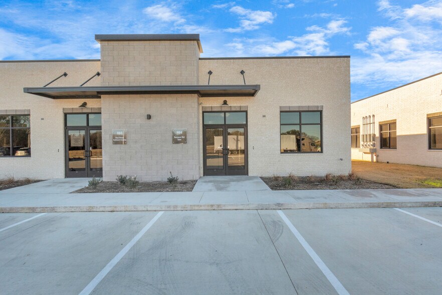 More Photos Of 30625 Kingsland Blvd, Brookshire Medical For Lease