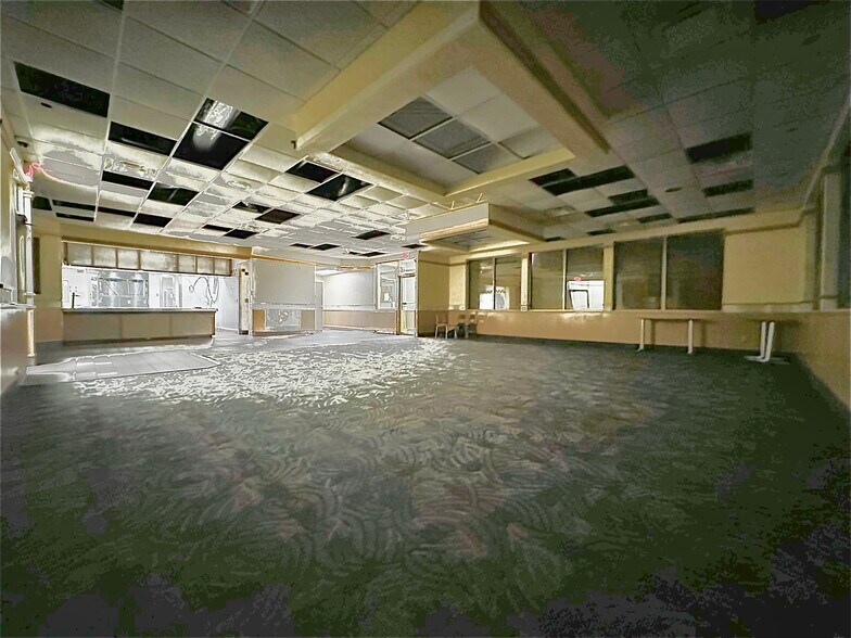 More Photos Of 18902 Northline Rd, Southgate Fast Food For Sale