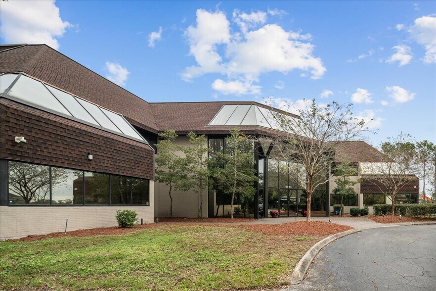 More Photos Of 9000 Cypress Green Dr, Jacksonville Office For Lease