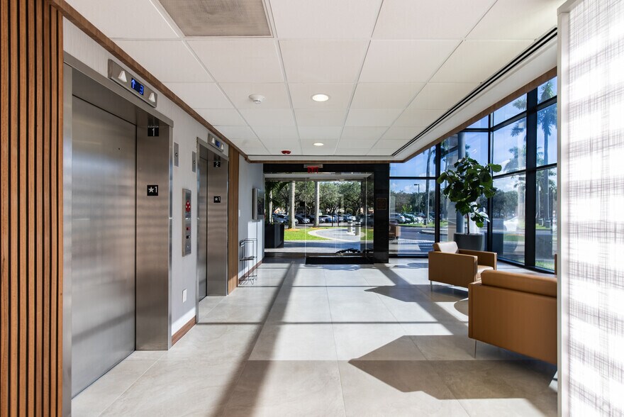 More Photos Of 8100 Oak Ln, Miami Lakes Office For Lease