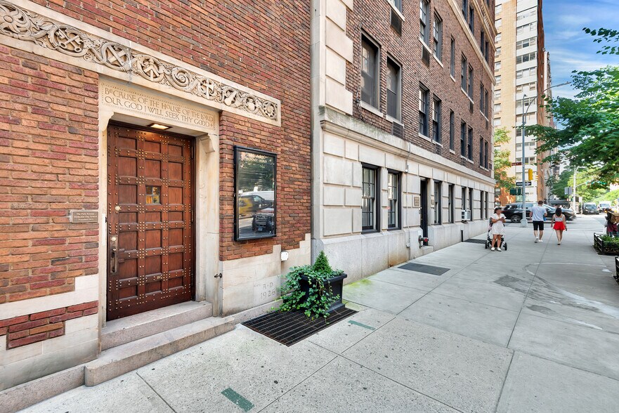 More Photos Of 106 E 86th St, New York Schools For Lease
