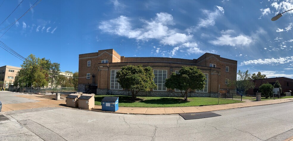 More Photos Of 711 Kingsland Ave, University City Schools For Lease