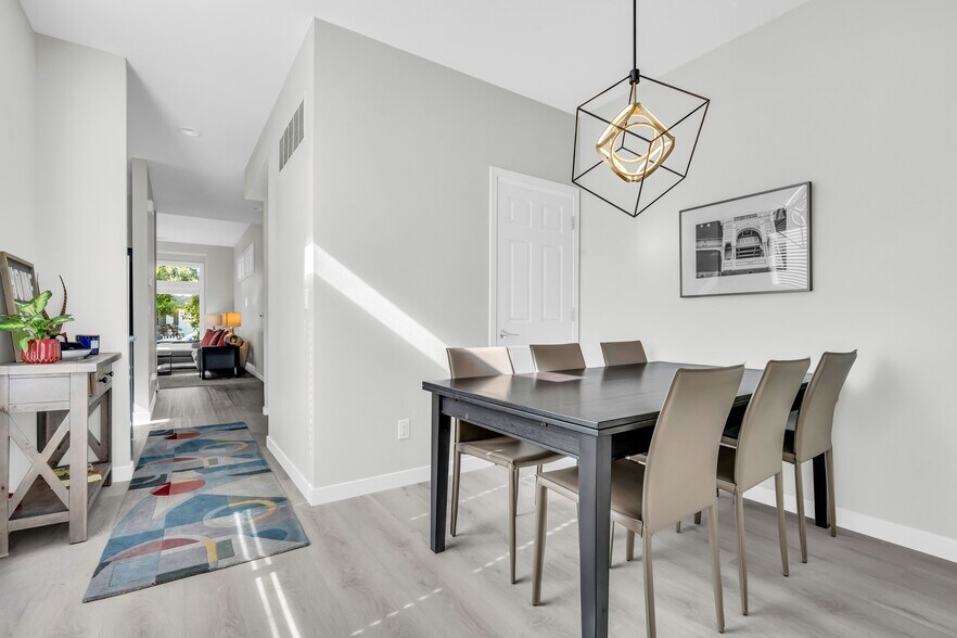 More Photos Of 441 NE Alder St, Issaquah Multifamily For Sale