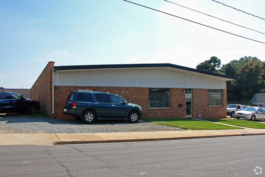 More Photos Of 1701 Lomond St, Winston-Salem Warehouse For Lease