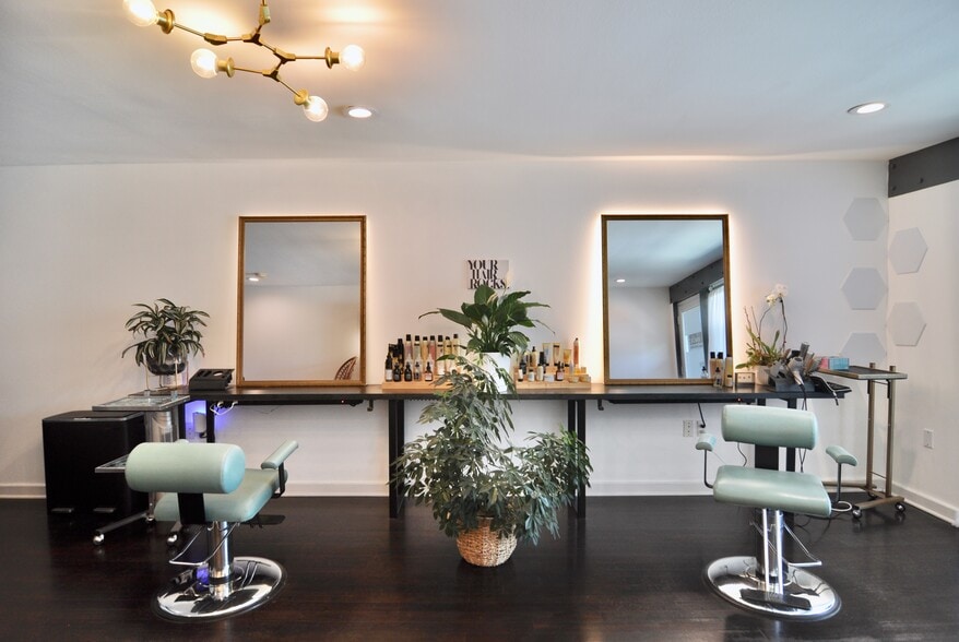 More Photos Of 904 West Ave, Austin Office Residential For Sale