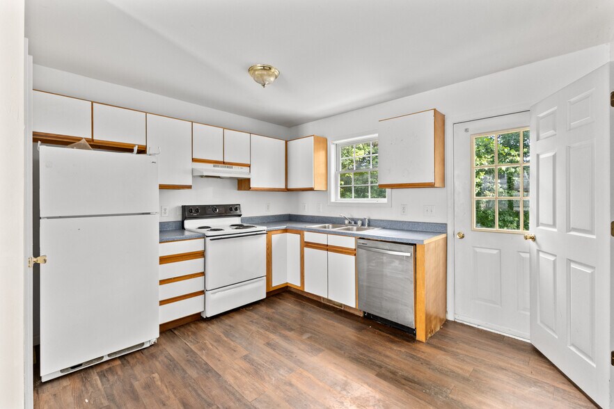 More Photos Of 265 Hallock Pl, Abingdon Multifamily For Sale