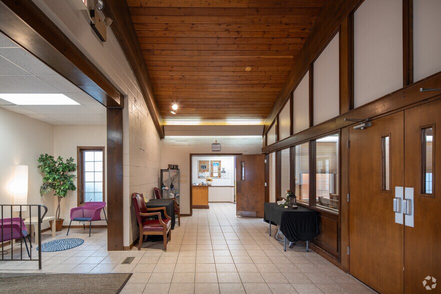 More Photos Of 5333 151st St, Oak Forest Religious Facility For Lease