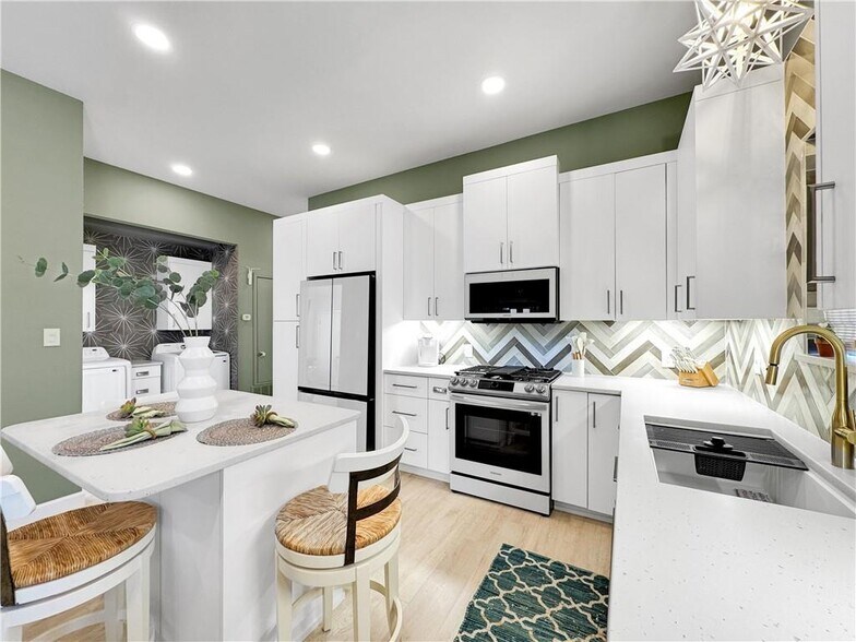 More Photos Of 1601 Ocean Dr, Corpus Christi Apartments For Sale