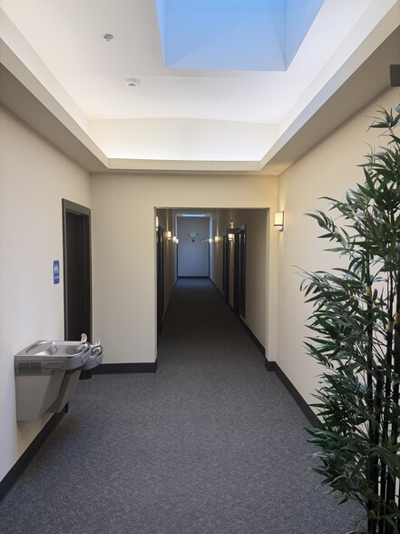 More Photos Of 1002 39th Ave SW, Puyallup Office For Lease