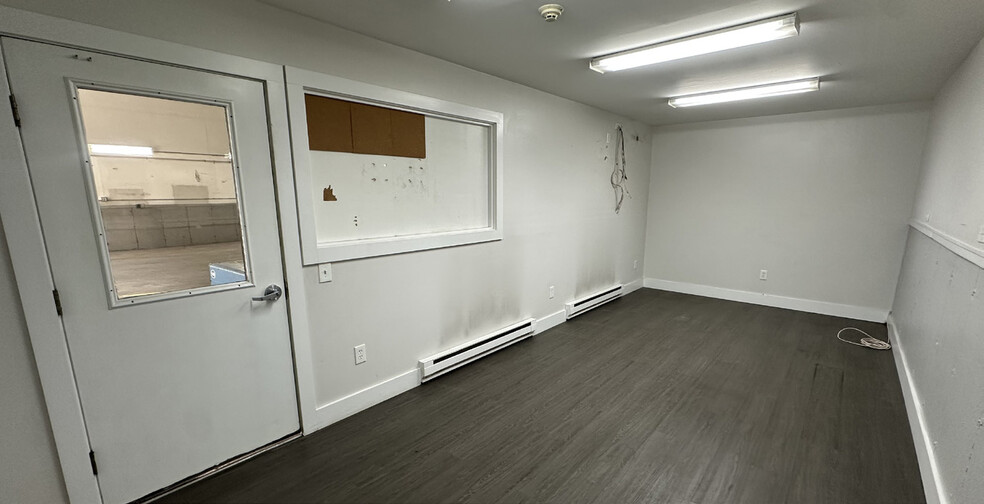 More Photos Of 35-37 Commerce Dr, Carmel Flex For Lease