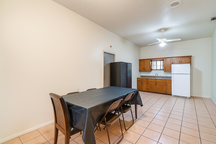 More Photos Of 1201 Bessie St, Fort Worth Flex For Sale