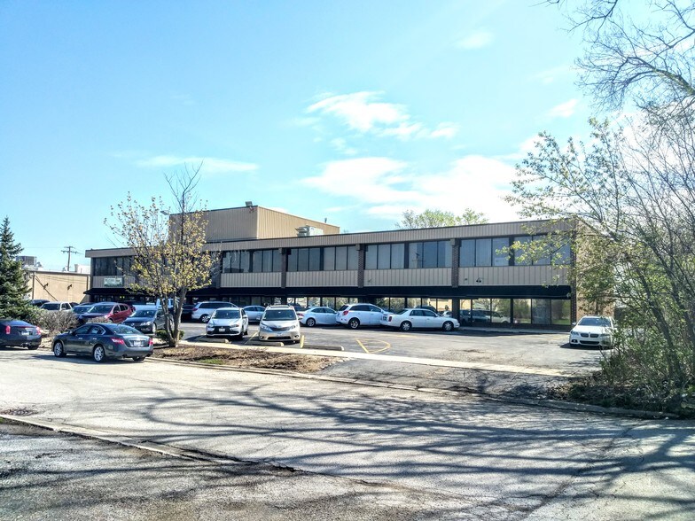 More Photos Of 9525 S 79th Ave, Hickory Hills Office For Lease