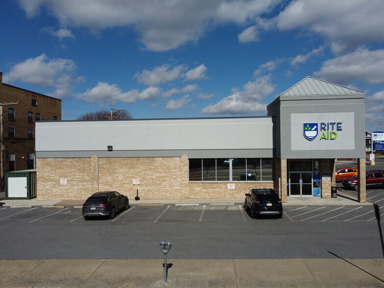 More Photos Of 630 Main St, Portage Drugstore For Sale