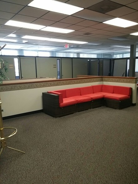 More Photos Of 4200 Euclid Ave, Rolling Meadows Office For Lease